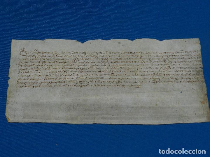 Manoscritti antichi: (M) PERGAMINO A&Ntilde;O 1542  - 30 X 13'5 CM, SE&Ntilde;ALES DE USO DE LA EPOCA