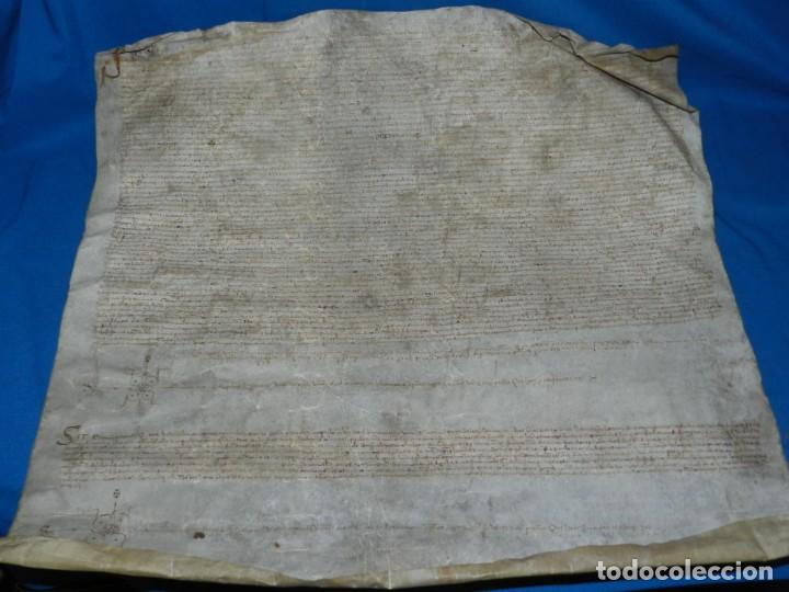 Manuscritos antigos: (M) DOCUMENTO PERGAMINO A&Ntilde;O 1569 - NO PUEDO LEERLO, 60X65CM, SE&Ntilde;ALES DE USO