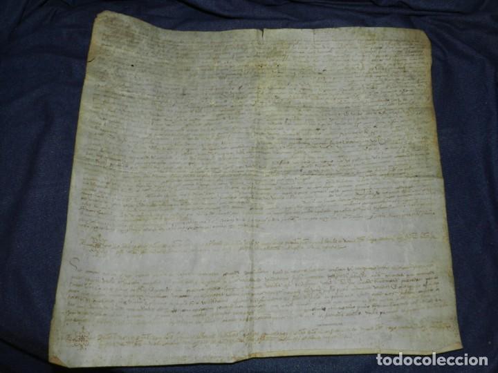 Manuscritos antigos: (M) PERGAMINO MEDIEVAL 1581 GERUNDE / GERONA - 43X39CM, SE&Ntilde;ALES DE USO DE LA &Eacute;POCA