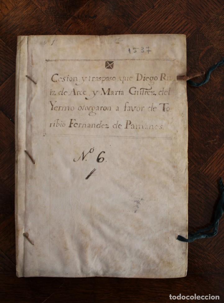Manuscritos antiguos: DOCUMENTO: CESI&Oacute;N Y TRASPASO DE DIEGO RUIZ DE ARCE Y MARIA GUTIERREZ DEL YERMO.SANTANDER 1537
