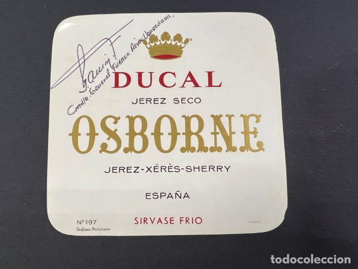 Manoscritti antichi: ETIQUETA CON FIRMA DE GABRIEL MARQUEZ TORRES - COMANDANTE GENERAL AVIACION DE VENEZUELA. 1974