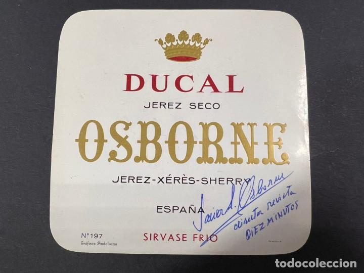 Manuscrits anciens: ETIQUETA FIRMADA POR EL ESCRITOR JAVIER ALONSO OSBORNE. DIRECTOR REVISTA &iexcl;HOLA!