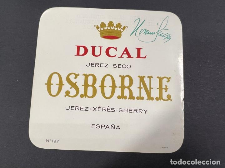 Manuscrits anciens: ETIQUETA FIRMADA POR EL PERIODISTA HORACIO S&Aacute;ENZ GUERRERO. DIRECTOR DE LA VANGUARDIA