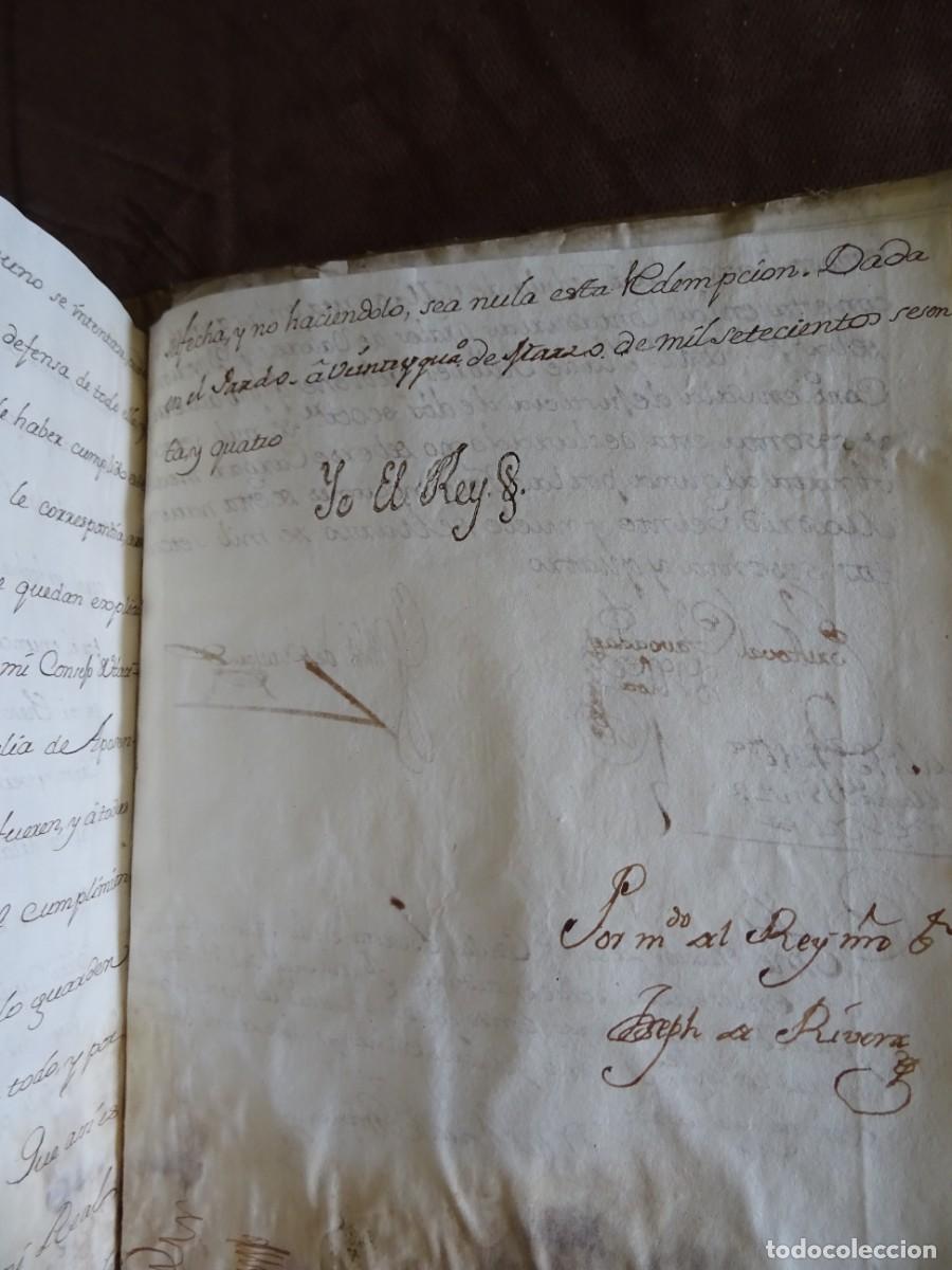 Manuscritos antiguos: T&iacute;tulos casas calle San Bernab&eacute;, Madrid, firma Carlos III