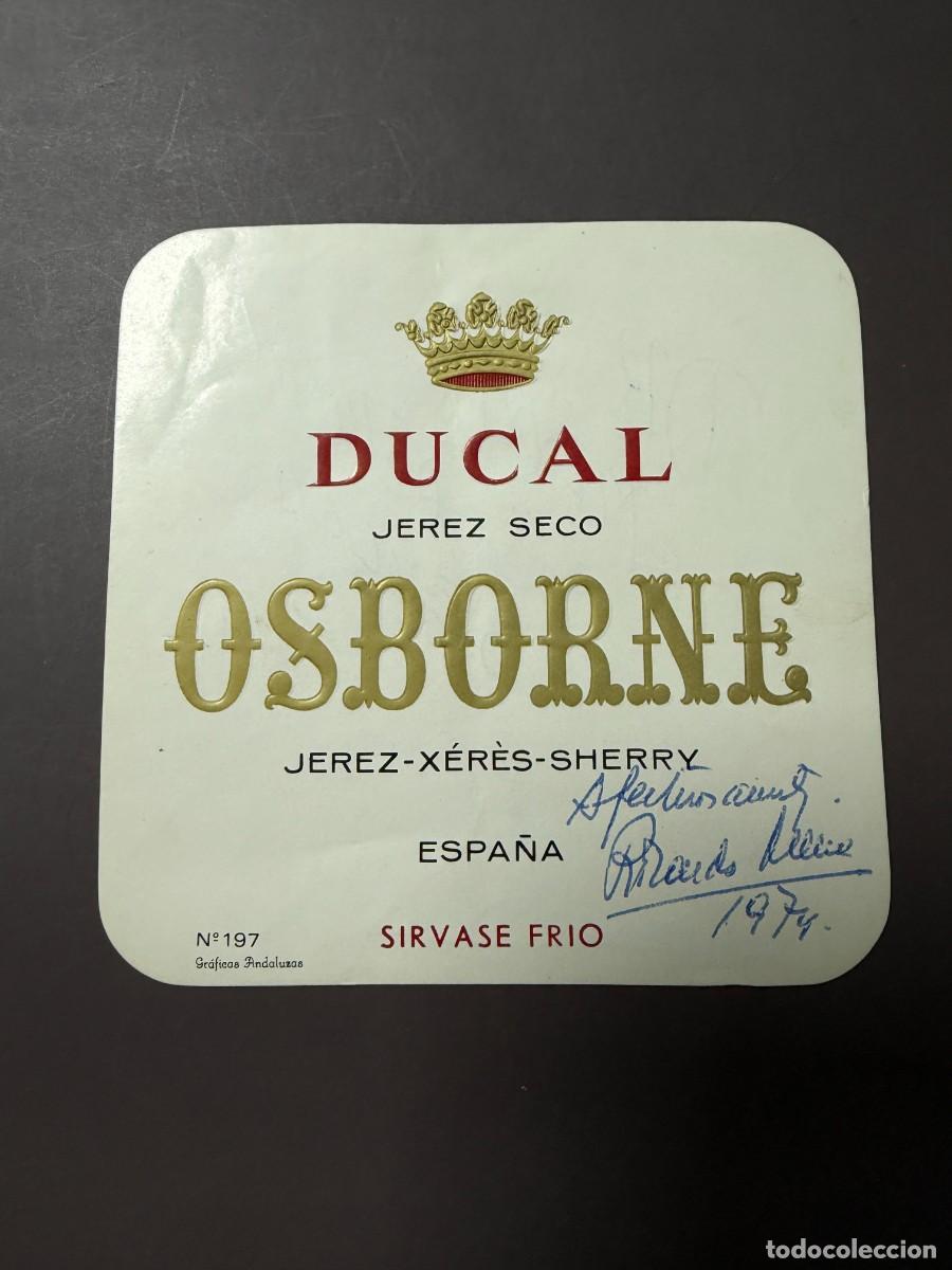 Manuscritos antiguos: ETIQUETA FIRMADA POR RICARDO MENA-BERNAL ROMERO &ndash; M&Eacute;DICO Y &ndash; POL&Iacute;TICO SEVILLANO &ndash; 1974