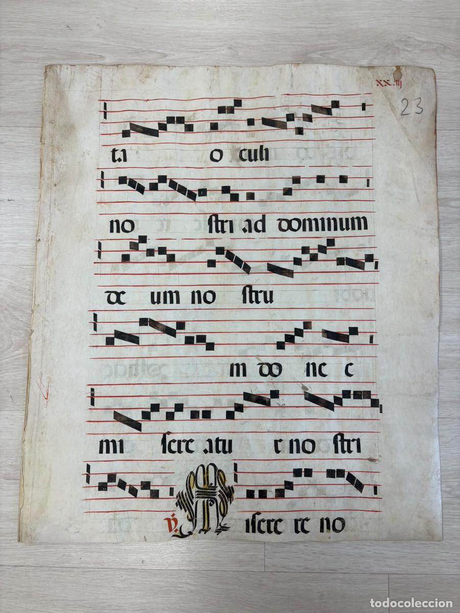 Manuscritos antiguos: Hoja de cantoral del siglo XVII de gran formato.