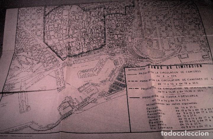 Mapas contempor&aacute;neos: Mapa con nomenclator de calles del casco antiguo de BCN 1971 - Foto 1