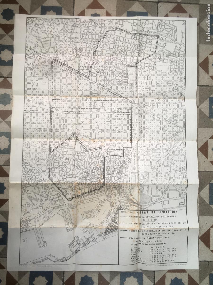Mapas contempor&aacute;neos: mapa original barcelona 1971 zonas de limitacion del trafico de camiones buena conservacion