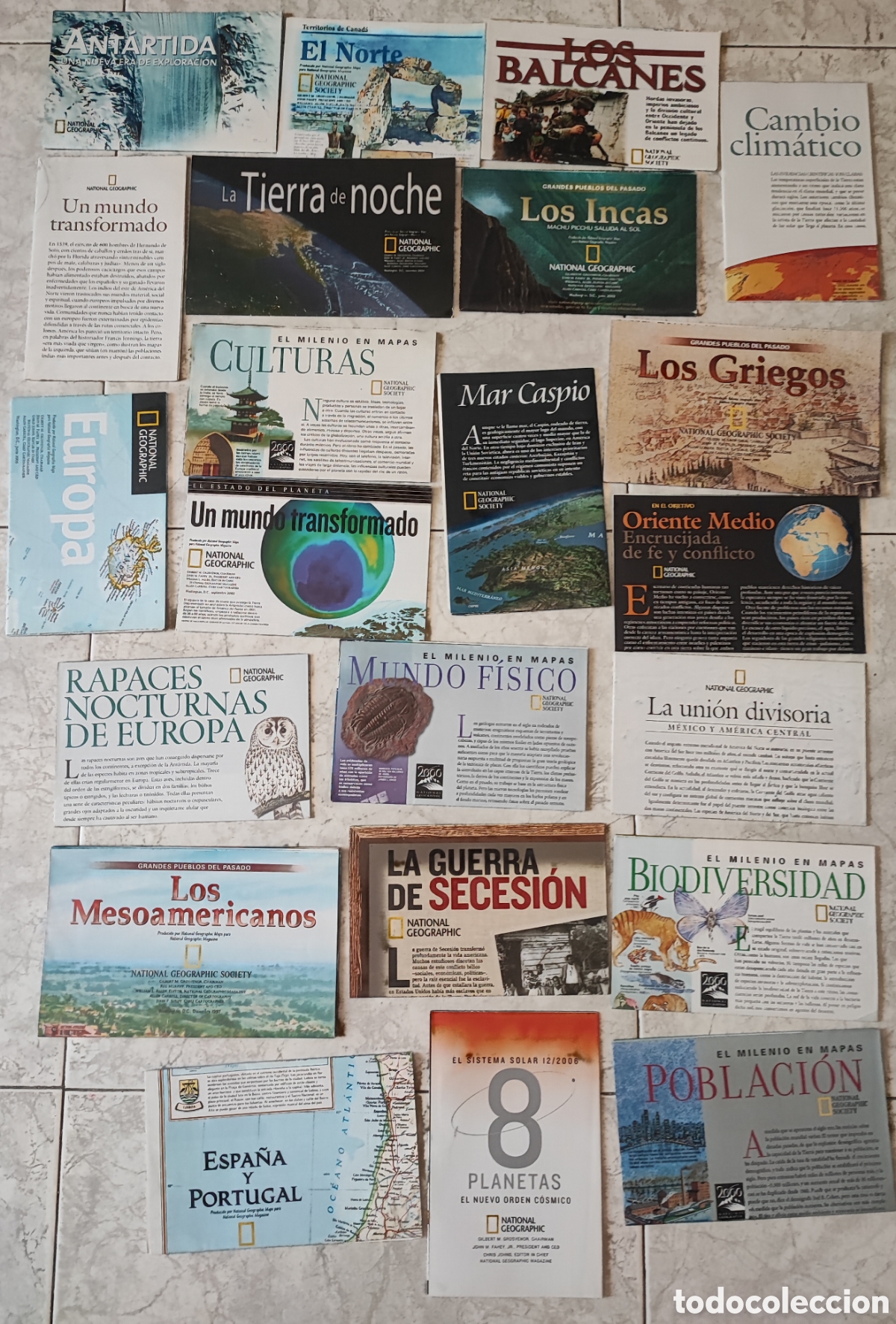 Mapas contempor&aacute;neos: Lote 22 mapas y folletos desplegables de National Geographic.