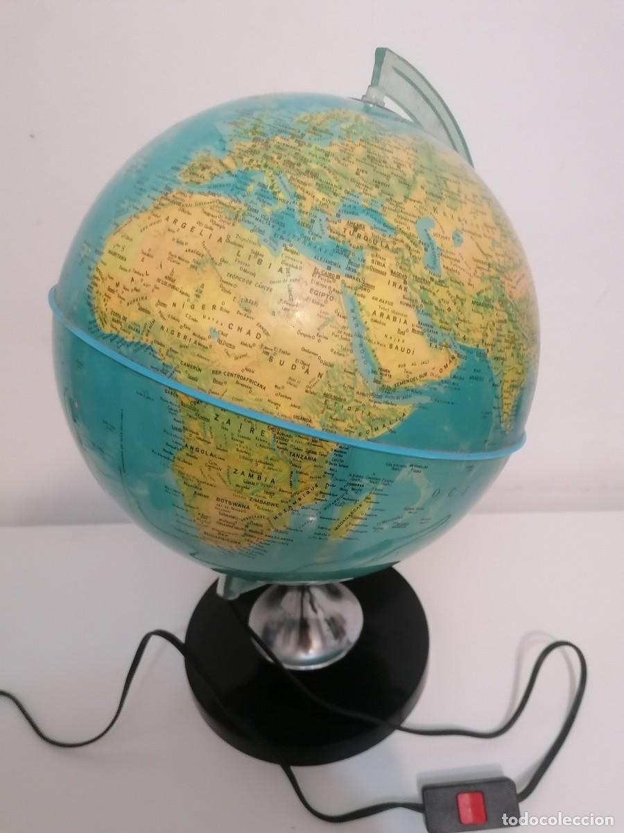 Mapas contempor&aacute;neos: Antigua bola del mundo Salvat a&ntilde;os 80, con luz