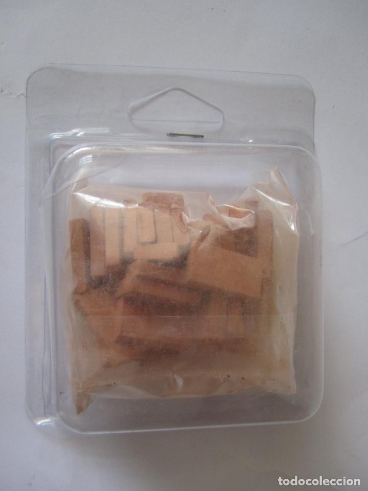 Maquetas: BLISTER LADRILLOS PARA FABRICAR CASA O EDIFICIO A ESCALA 2 CM LARGO APROX - Foto 2