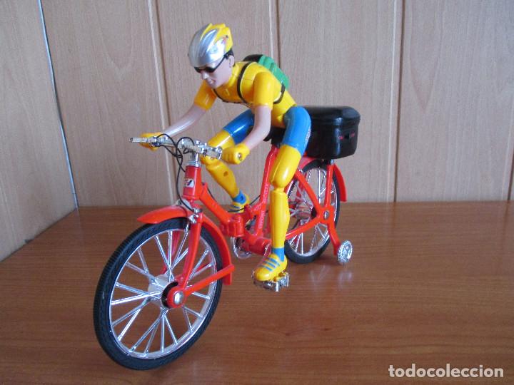 Bonita Bicicleta Con Ciclista, Con Mecanismo Y - Comprar Otras Maquetas ...