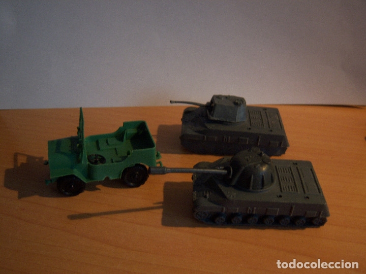 Maquetas: JEEP CON 2 TANQUES (PLASTICO) 1/72 - Foto 1