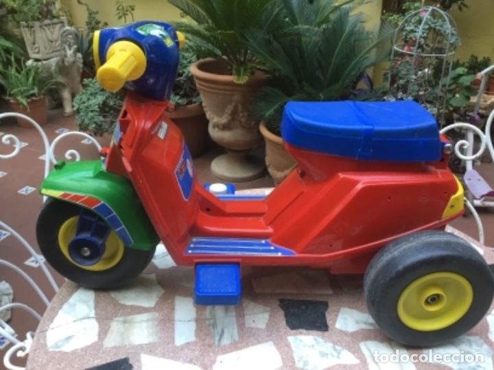 Maquetas: Mini scooter a&ntilde;os 70 a baterias - Foto 1