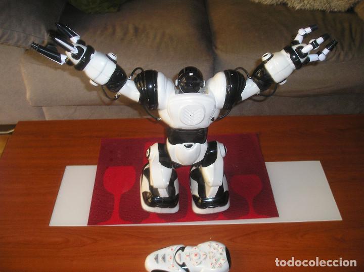 Maquetas: ROBOT ROBOACTOR CON CONTROL REMOTO - Foto 3