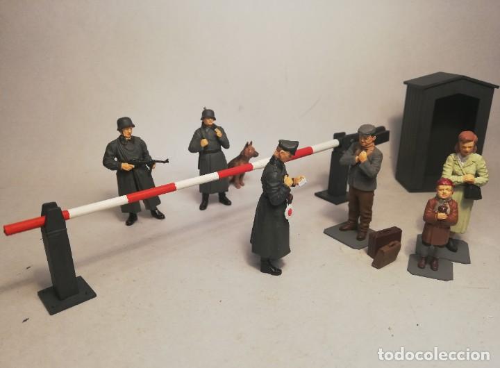 Maquetas: MB Escala 1/35. Checkpoint. Maqueta montada y pintada. - Foto 1