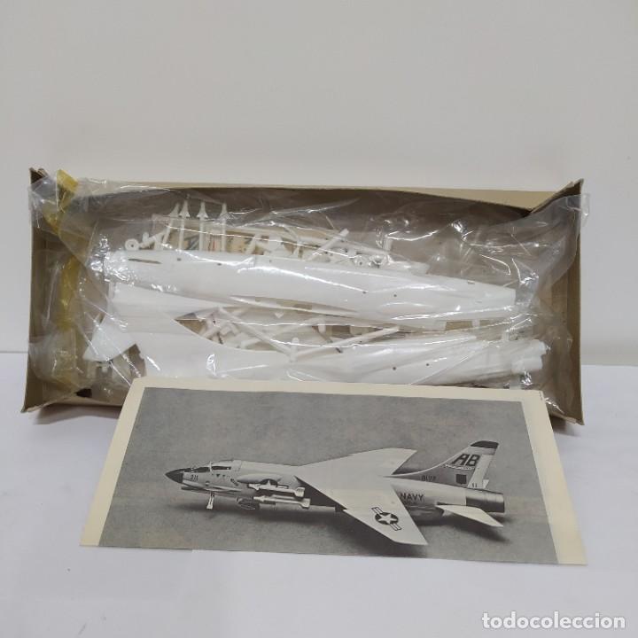 Maquetas: F-8E Crusader jet commando 1/72. Revell. Nuevo - Foto 2
