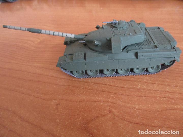 Maquetas: MAQUETA EN PLASTICO Y PINTADO A MANO DE CARRO DE COMBATE: - Foto 1