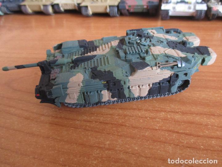 Maquetas: MAQUETA EN PLASTICO Y PINTADO A MANO DE CARRO DE COMBATE: - Foto 1