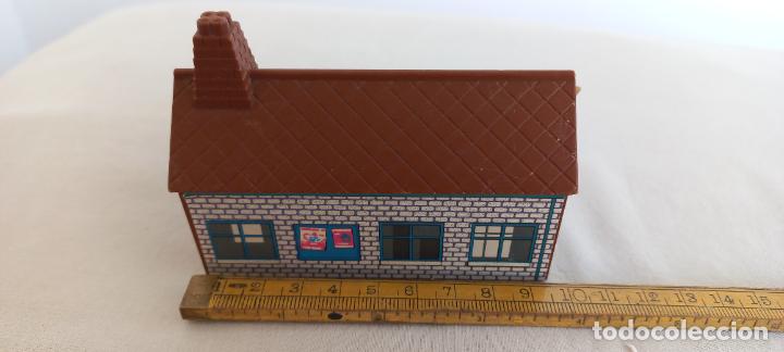 Maquetas: CASA O EDIFICIO PARA MAQUETA, ESTACI&Oacute;N DE TREN CREO QUE DE TOMY. - Foto 3