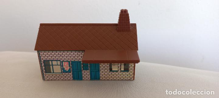 Maquetas: CASA O EDIFICIO PARA MAQUETA, ESTACI&Oacute;N DE TREN CREO QUE DE TOMY. - Foto 1