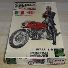 Maquetas: MOTO GILERA 500CC. 4 CIL. # 141, CAMPEÓN MUNDIAL GEOFF DUKE, ESC. 1/9, PROTAR ITALY, AÑOS 70-80.