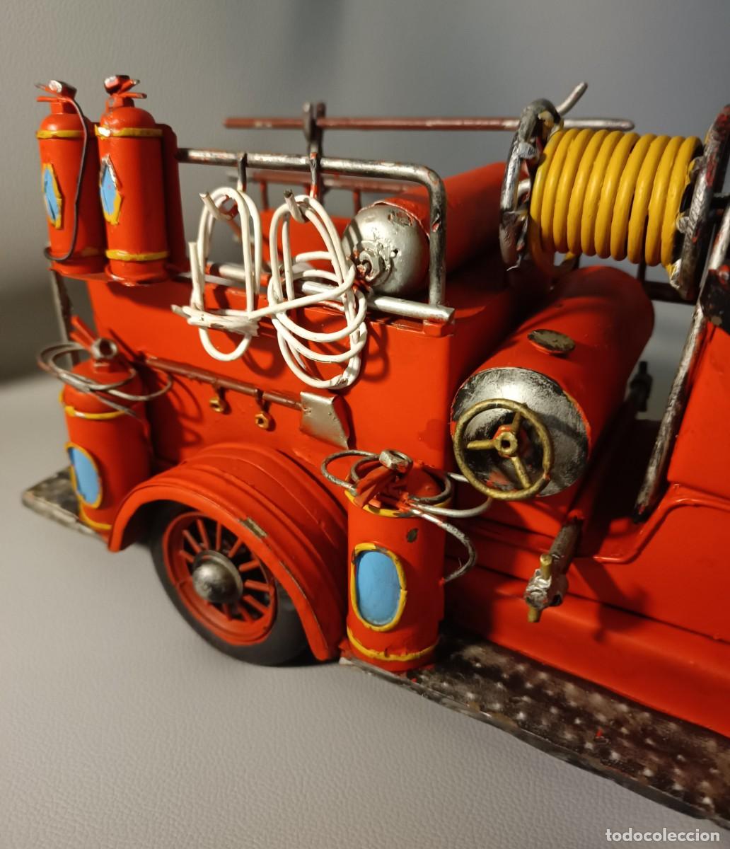 Models: Maqueta de coche bomberos de chapa metalica N&ordm;3
