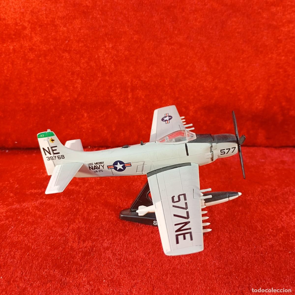 Maquetas: AVION MODELISMO - REF. A-1H SKYRAIDER - SCALE 1:110 - AVI&Oacute;N DE COMBATE - Foto 3