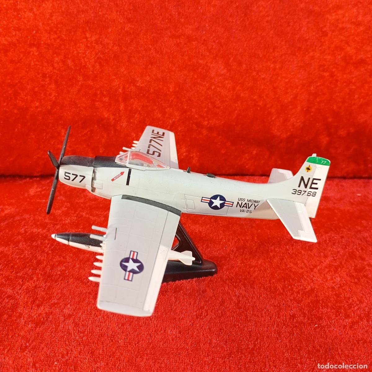 Maquetas: AVION MODELISMO - REF. A-1H SKYRAIDER - SCALE 1:110 - AVI&Oacute;N DE COMBATE - Foto 4