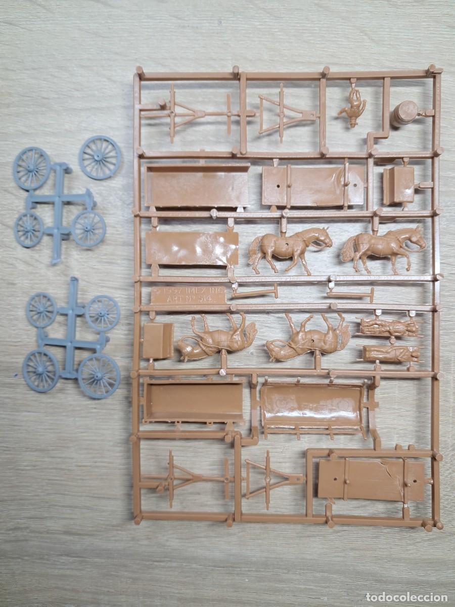 Maquetas: 2 carromatos, varias &eacute;pocas, 1/72, pl&aacute;stico, blister - Foto 2