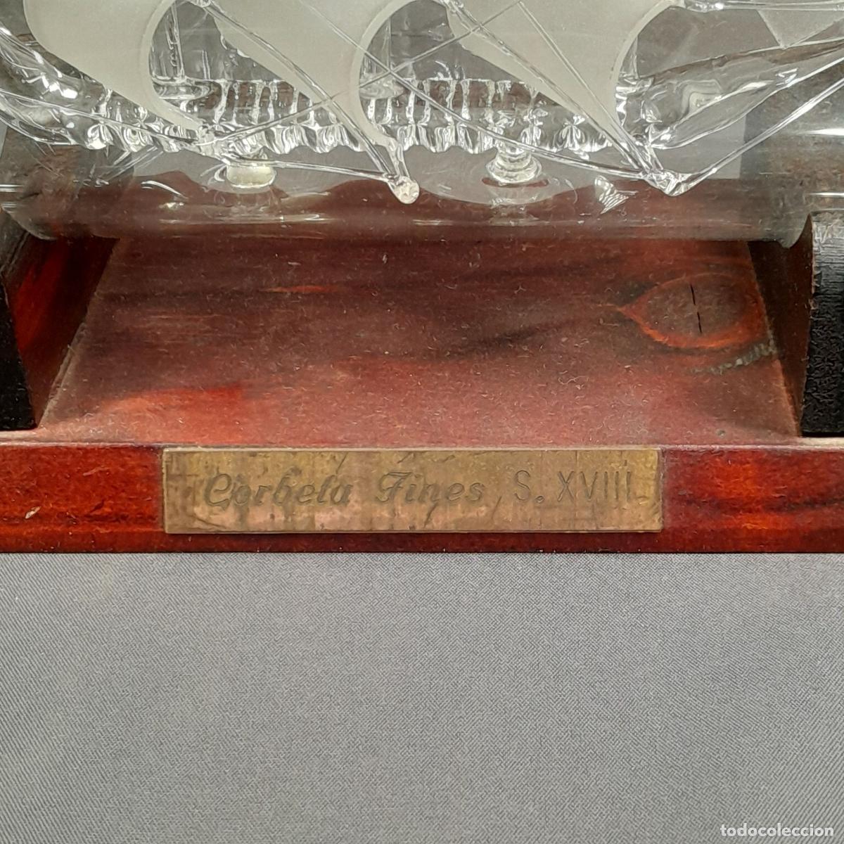 Maquetas: CORBETA FINES EN BOTELLA DE VIDRIO SOPLADO. BASE DE MADERA. 1950 CA. - Foto 2