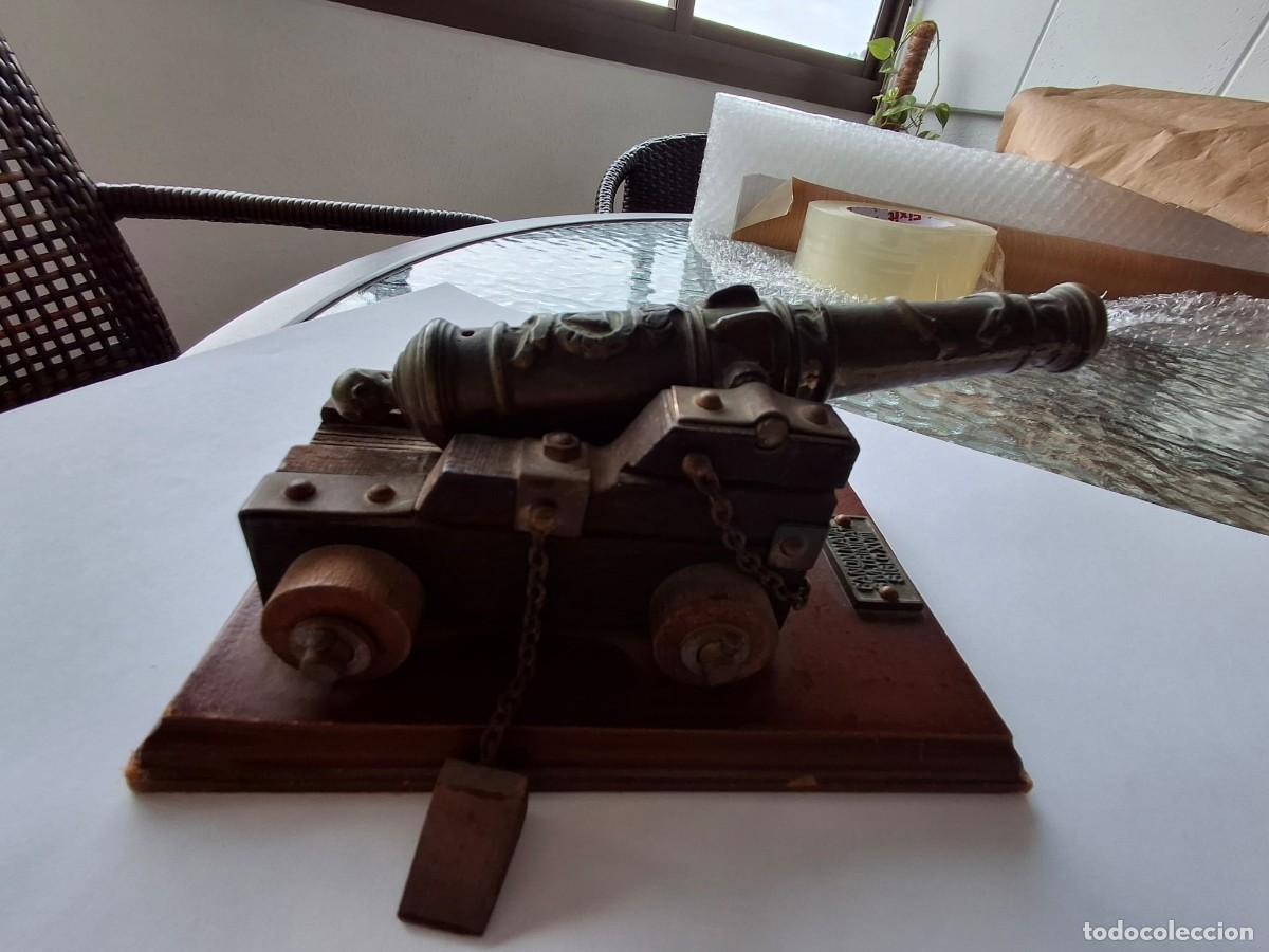 Maquetas: Maqueta de un ca&ntilde;&oacute;n naval del Sant&iacute;sima Trinidad siglo XVIII (maqueta tendr&aacute; 100 a&ntilde;os o algo m&aacute;s).