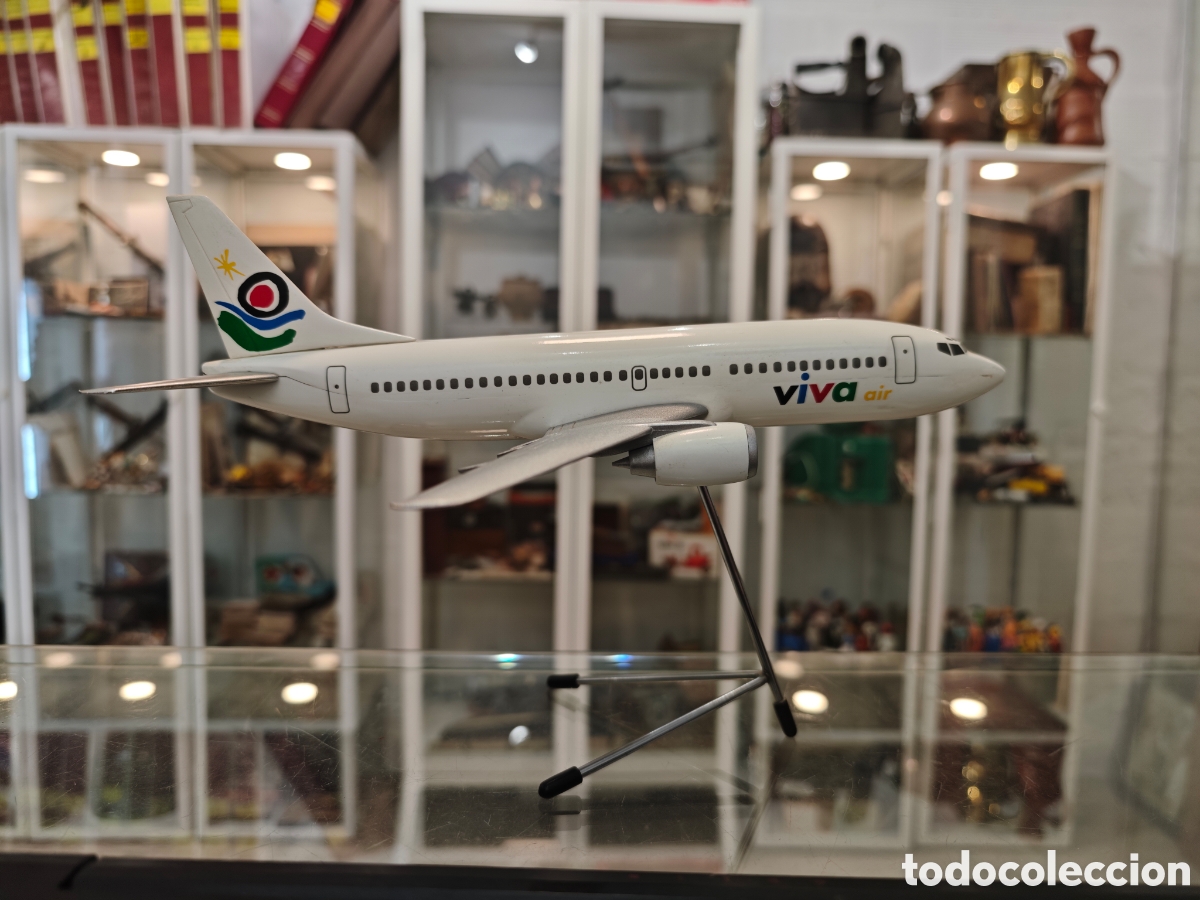 Maquetas: Avi&oacute;n de la desaparecida VIVA. Air de agencia de viajes
