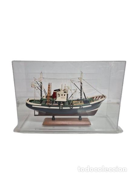 Maquetas: Maqueta de Barco Pesquero, Atunero del Cant&aacute;brico - Protegido por Vitrina Acr&iacute;lica - Madera Pintada