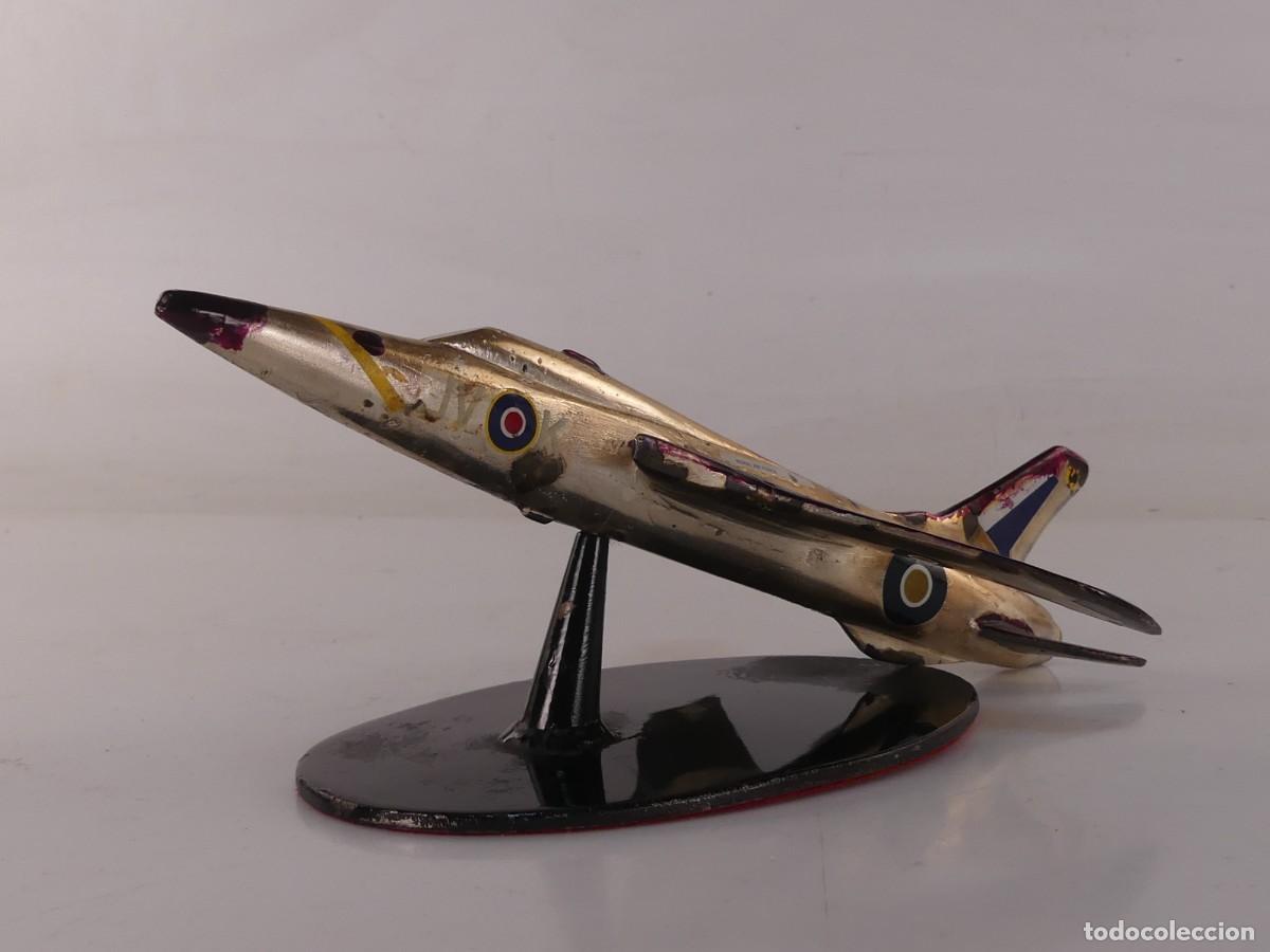 Maquetas: MAQUETA METALICA DE UN AVION DE COMBATE