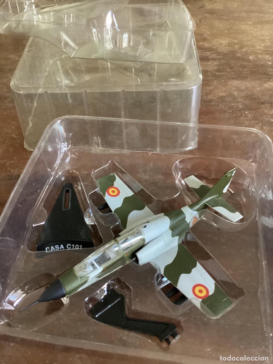 Maquetas: MAQUETA AVION COMBATE METAL CASA C101. EN BL&Iacute;STER.