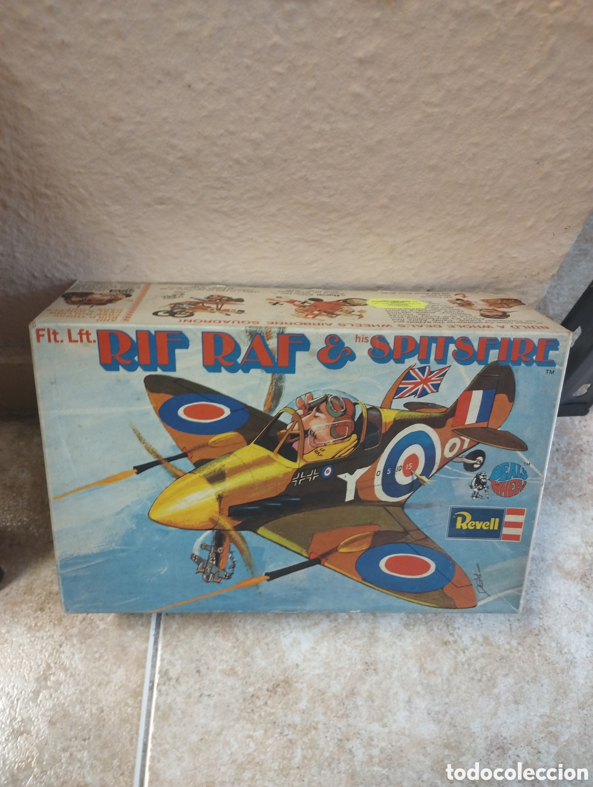 Maquetas: Maqueta de avi&oacute;n Revell, modelo Rif Raf & Spitfire, de los a&ntilde;os 70.