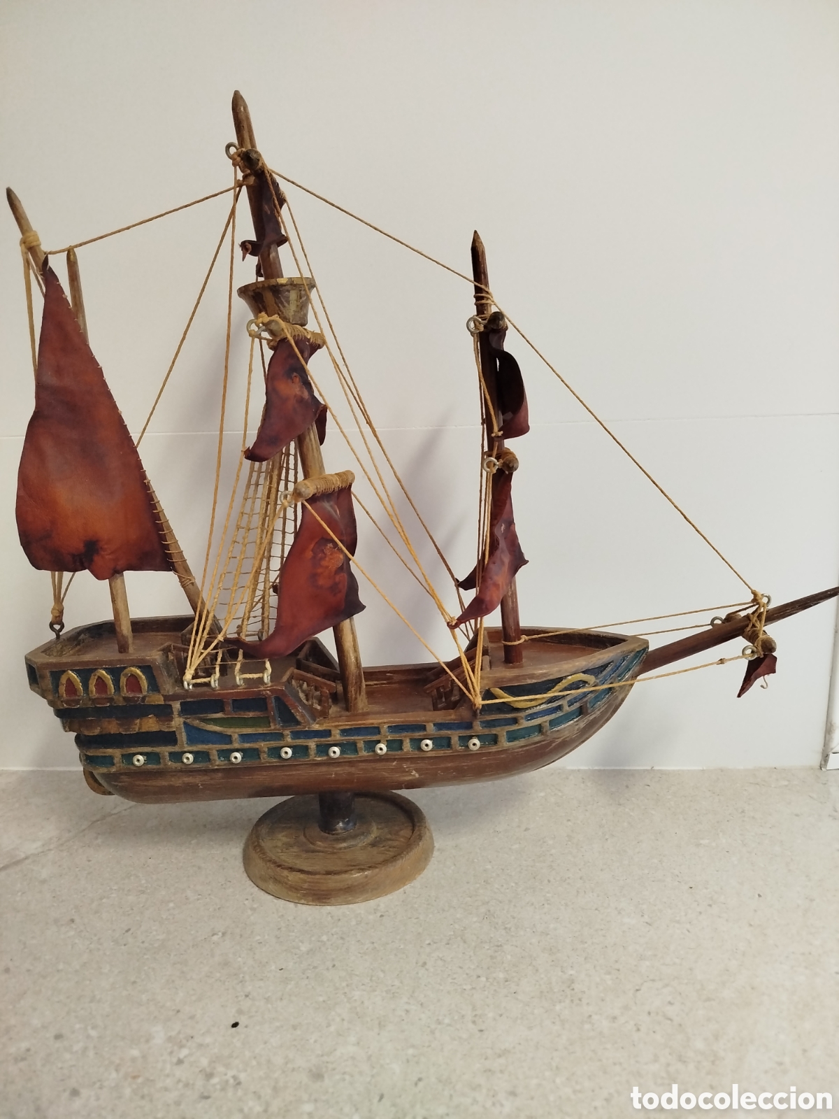 Maquetas: Maqueta antiguo gale&oacute;n espa&ntilde;ol siglo XV, madera y cuero.