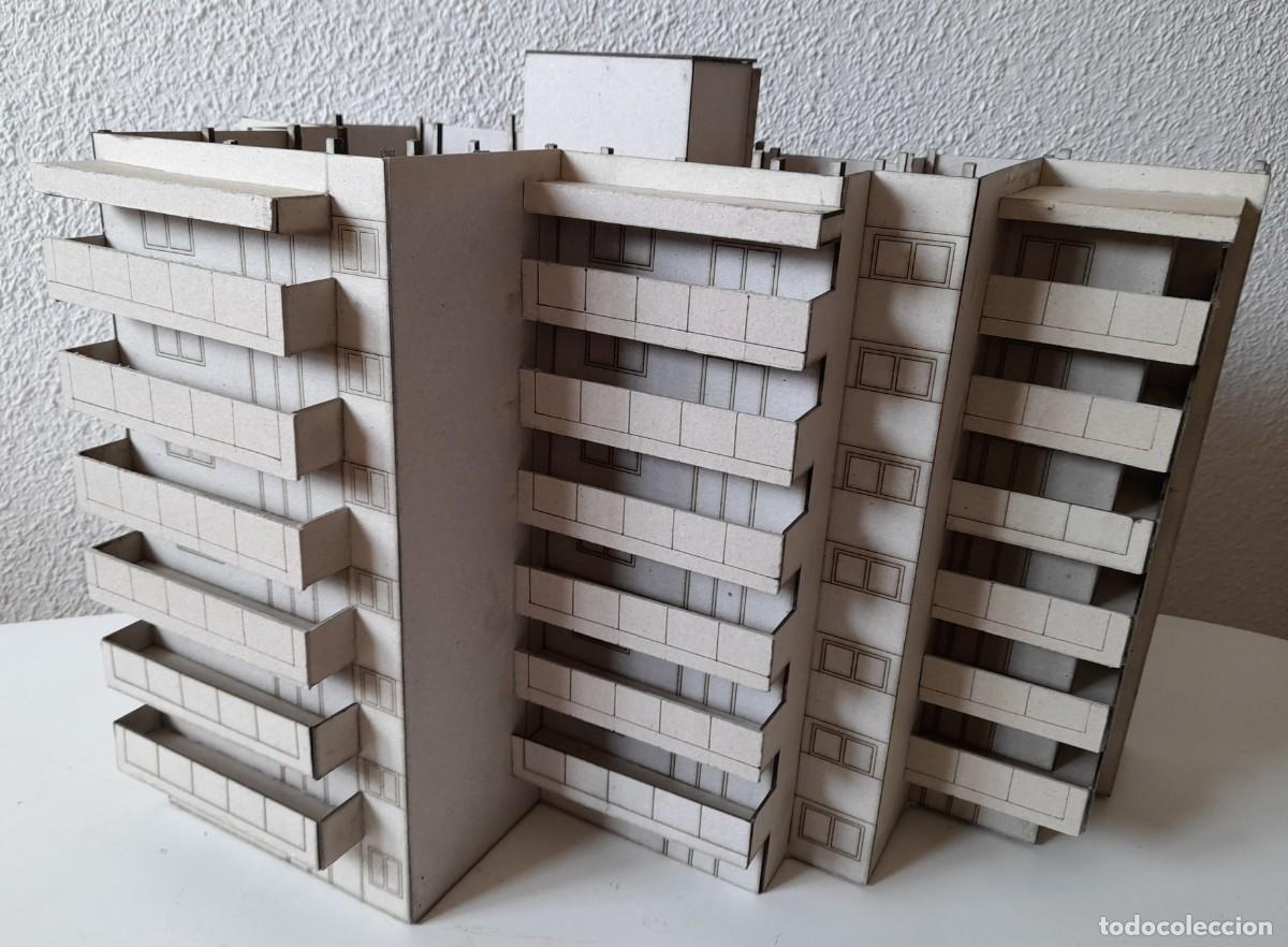 Maquetas: Maqueta proyecto arquitectura inmobiliaria edificio urbanismo cart&oacute;n 50x35x35 cm