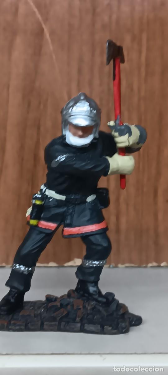 Maquetas: BOMBERO CON HACHA BOMBEROS DEL MUNDO DEL PRADO DELPRADO