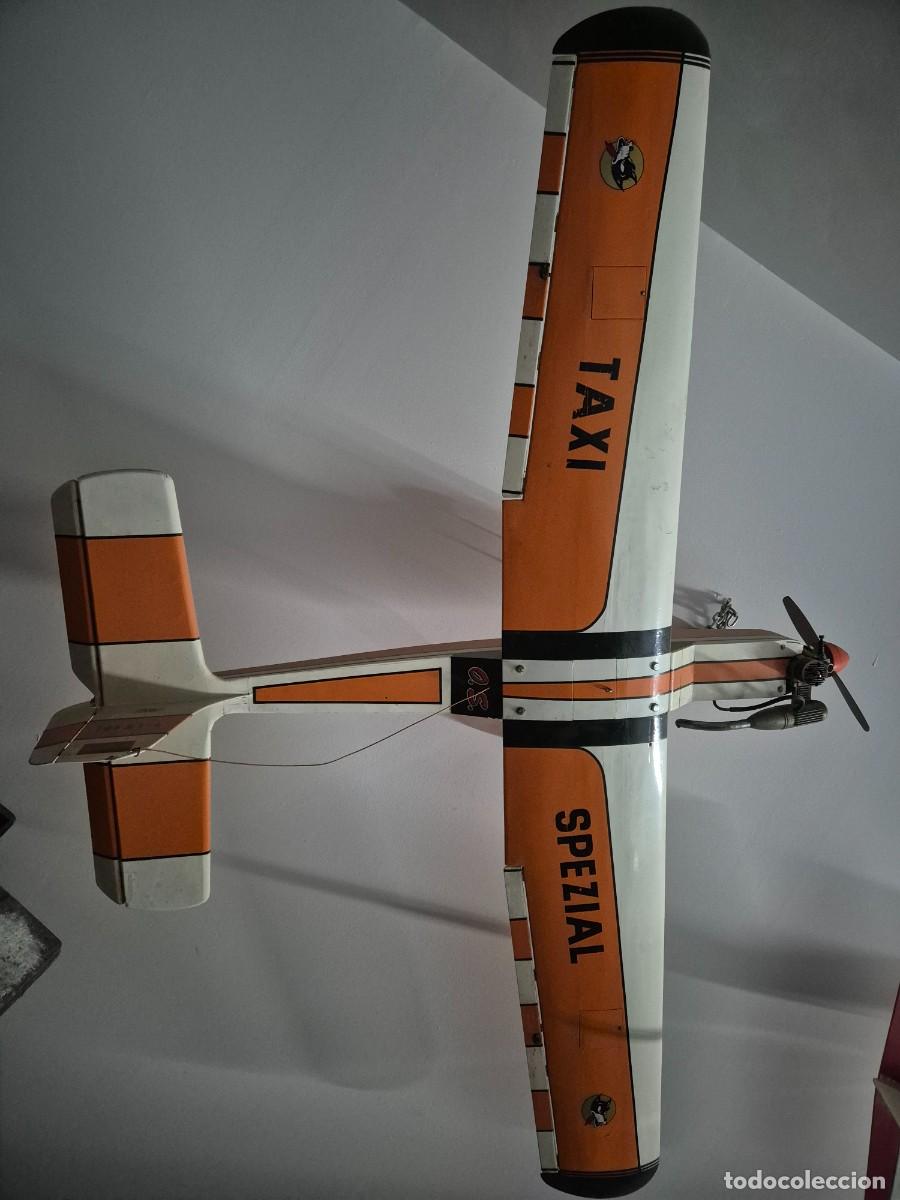 Maquetas: Aeromodelo clasico de radiocontrol propulsado por motor de combustion