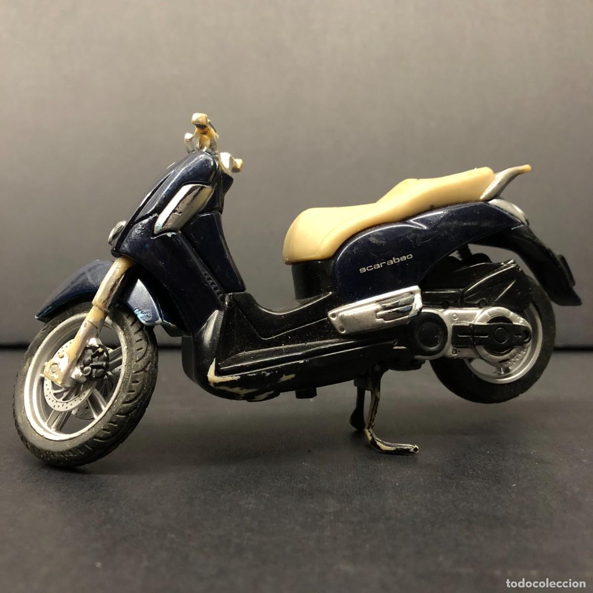 Maquetas: MOTOCILETA DE JUGUETE - APRILIA SCARABEO 500IE - ESCALA 1:18 - 12 X 6,5 CM / 576