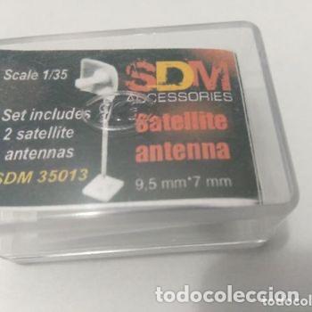 Maquetas: SDM - SET 2 ANTENAS SATELITE PEQUE&Ntilde;AS CUADRADAS 1/35 35013