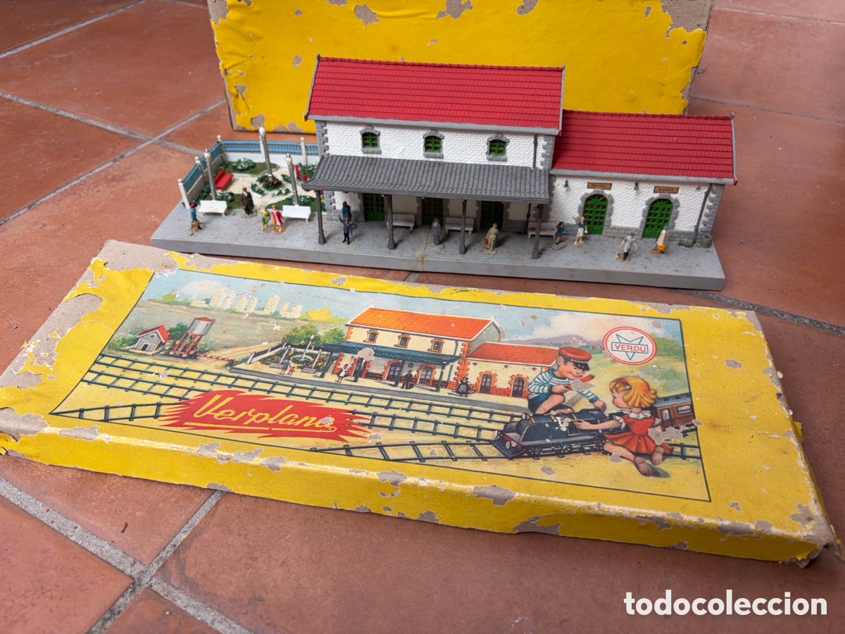 Maquetas: Estacion de tren verplana verdu en caja de carton de origen