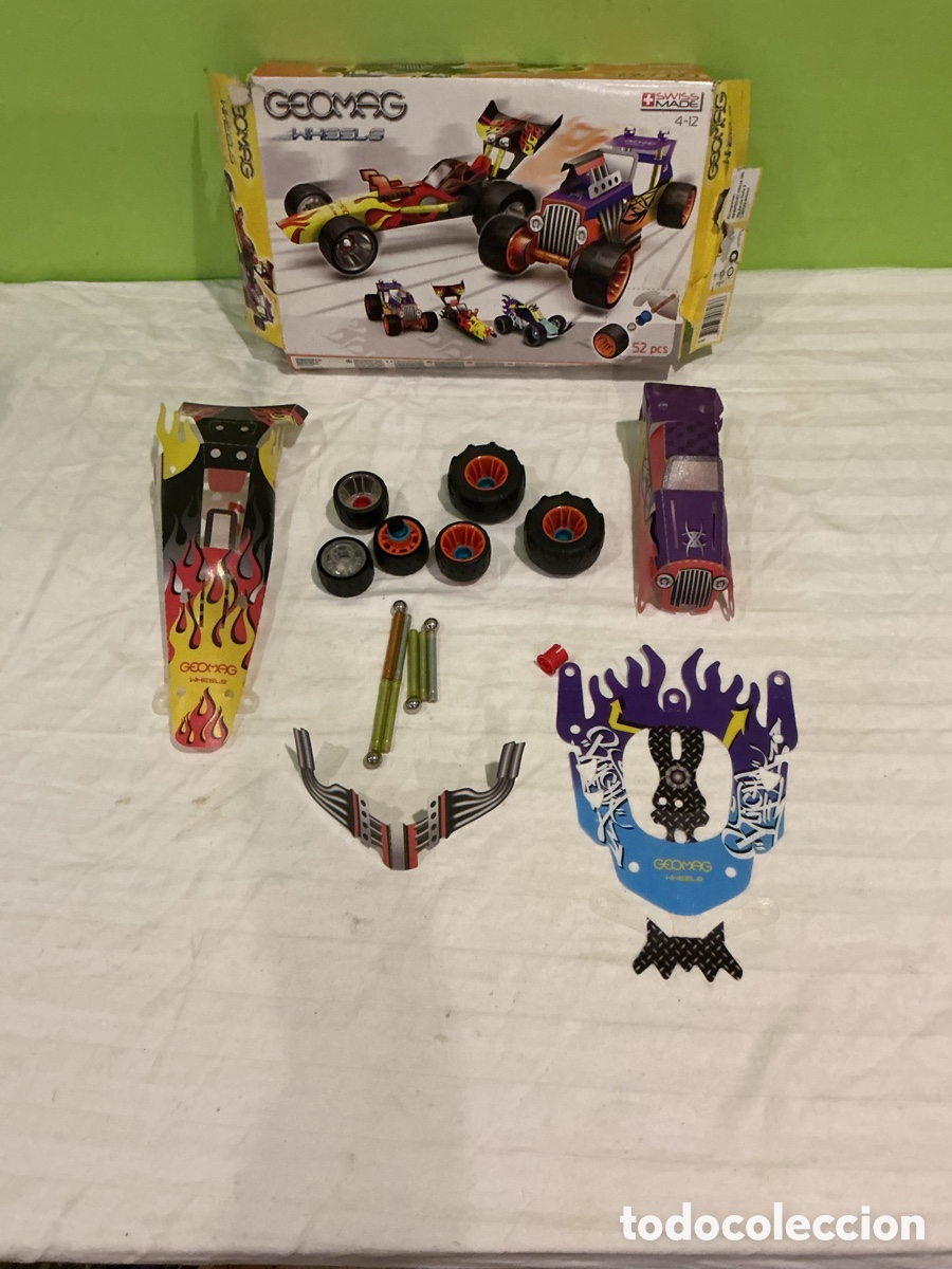 Maquetas: Lote de piezas y accesorios Geomag Wheels &ndash; Coches de carreras magn&eacute;ticos