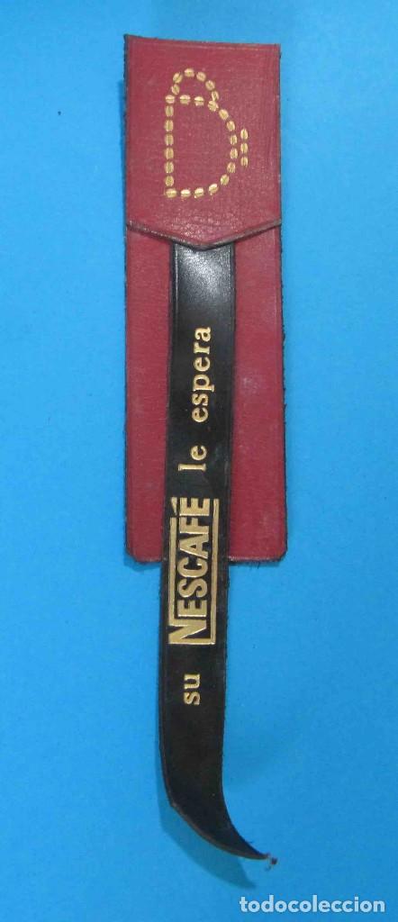 Coleccionismo Marcap&aacute;ginas: SU NESCAF&Eacute; LE ESPERA. PUNTO DE LIBRO DE CUERO Y PL&Aacute;STICO ESTAMPADO EN DORADO