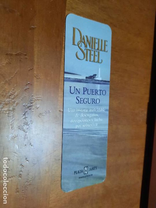 Coleccionismo marcap&aacute;ginas: DANIELLE STEEL. UN PUERTO SEGURO. MARCAPAGINAS. DOBLE CARA. BUEN ESTADO. C-1