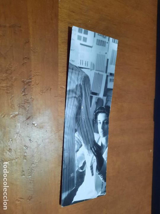 Coleccionismo Marcap&aacute;ginas: TIRAR DEL HILO. ANDRE CAMILLERI. GRANADA. LITERATURA. MARCAPAGINAS. DOBLE CARA. BUEN ESTADO. C-1