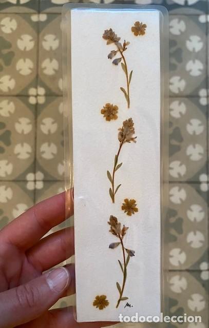 Coleccionismo marcap&aacute;ginas: Marcapaginas con flores prensadas - Foto 1