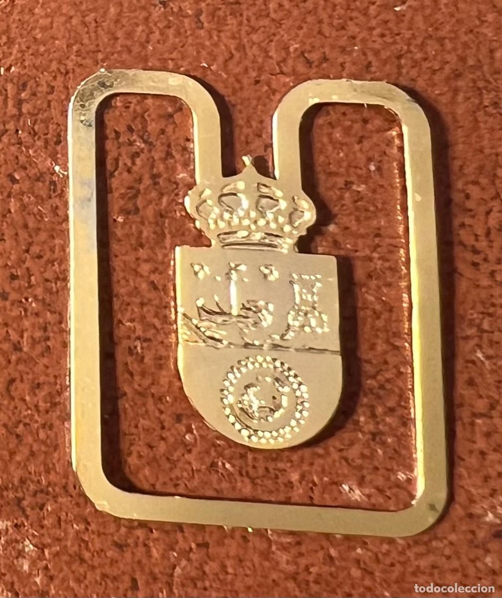 Coleccionismo Marcap&aacute;ginas: Peque&ntilde;o marcap&aacute;ginas met&aacute;lico escudo de Cantabria
